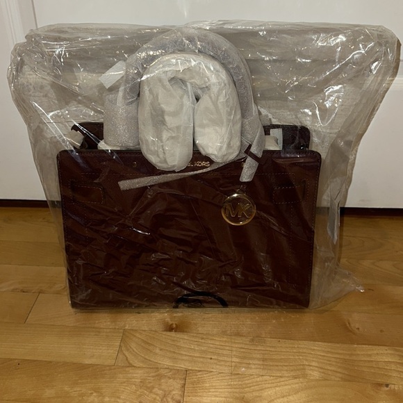 New Michael Kors Rayne Medium Saffiano Leather Satchel in Color Merlot - Picture 4 of 11